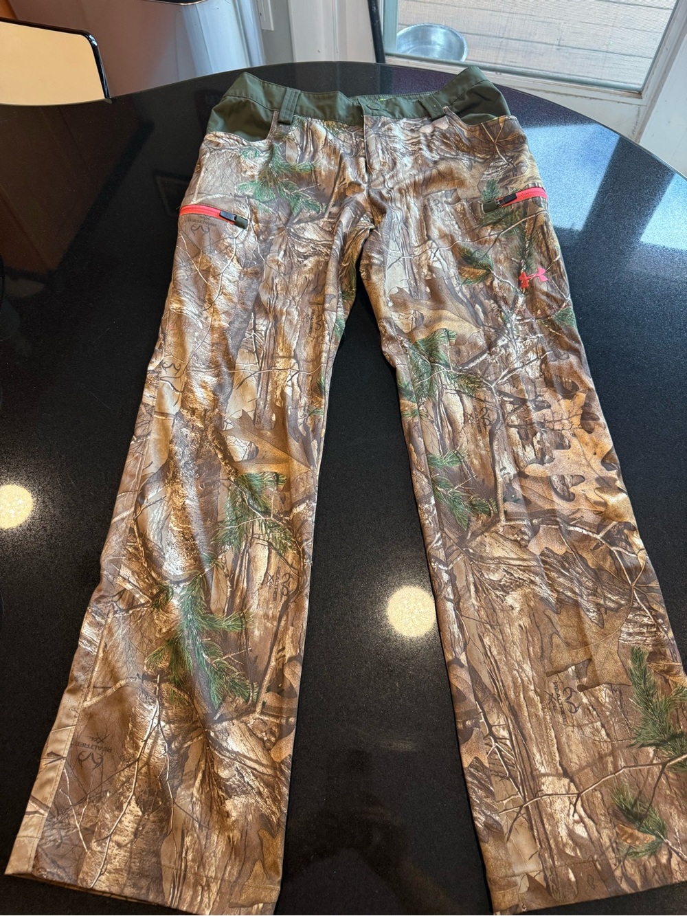 Under Armour Realtree Camo pants size 6